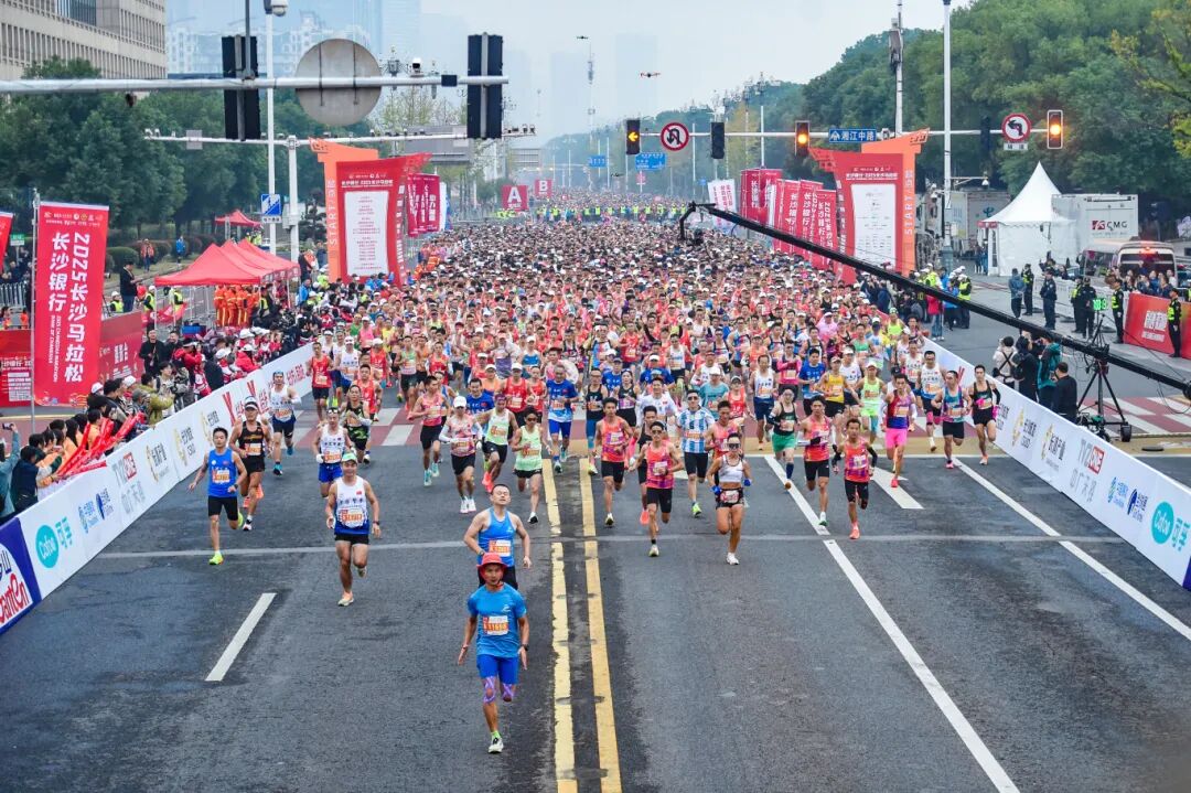 2025長(zhǎng)沙馬拉松圓滿完賽 可孚醫(yī)療連續(xù)三年護(hù)航長(zhǎng)馬賽道